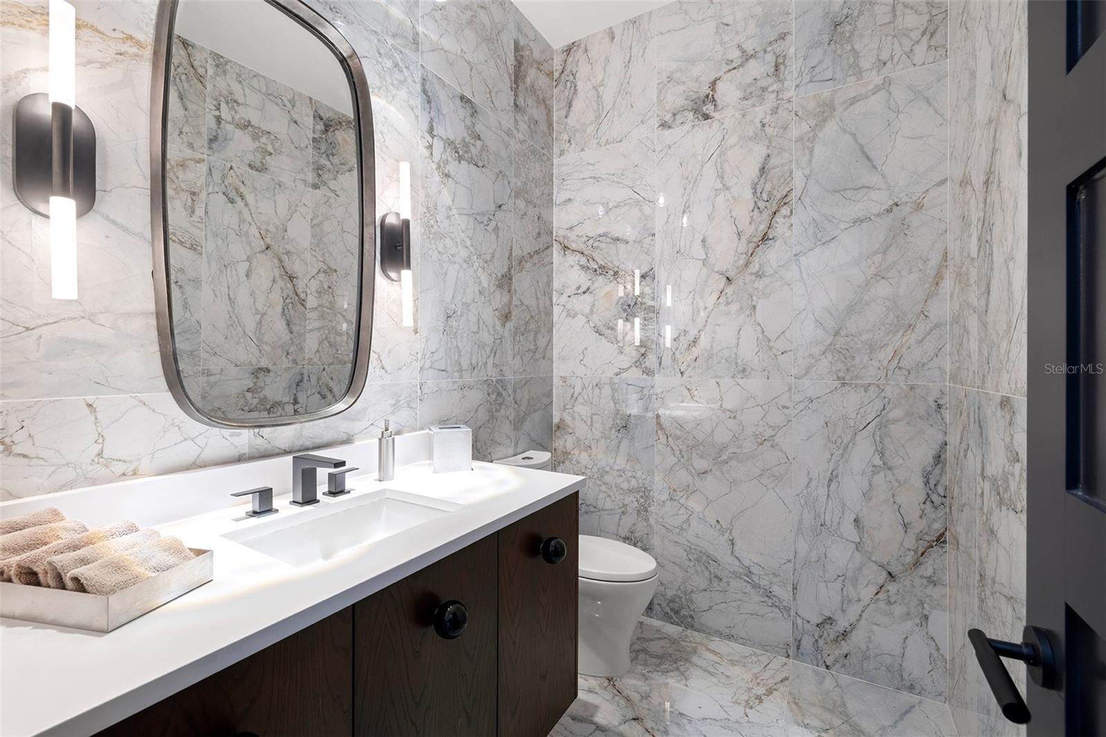 TB8447640 Property Photo