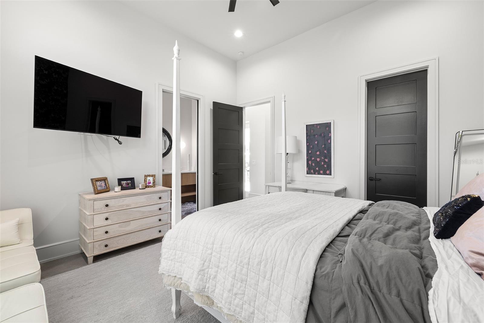 TB8447640 Property Photo