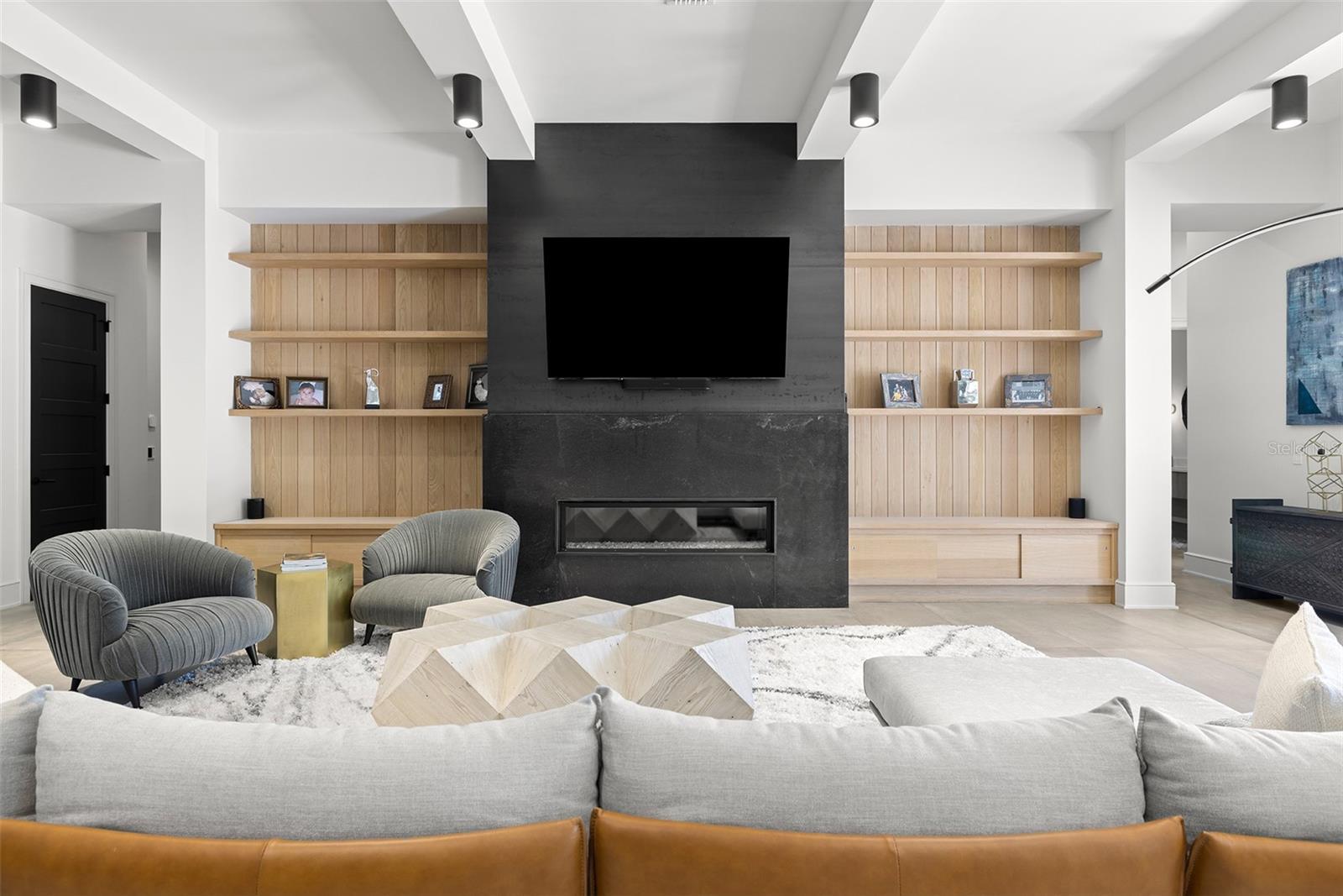 TB8447640 Property Photo