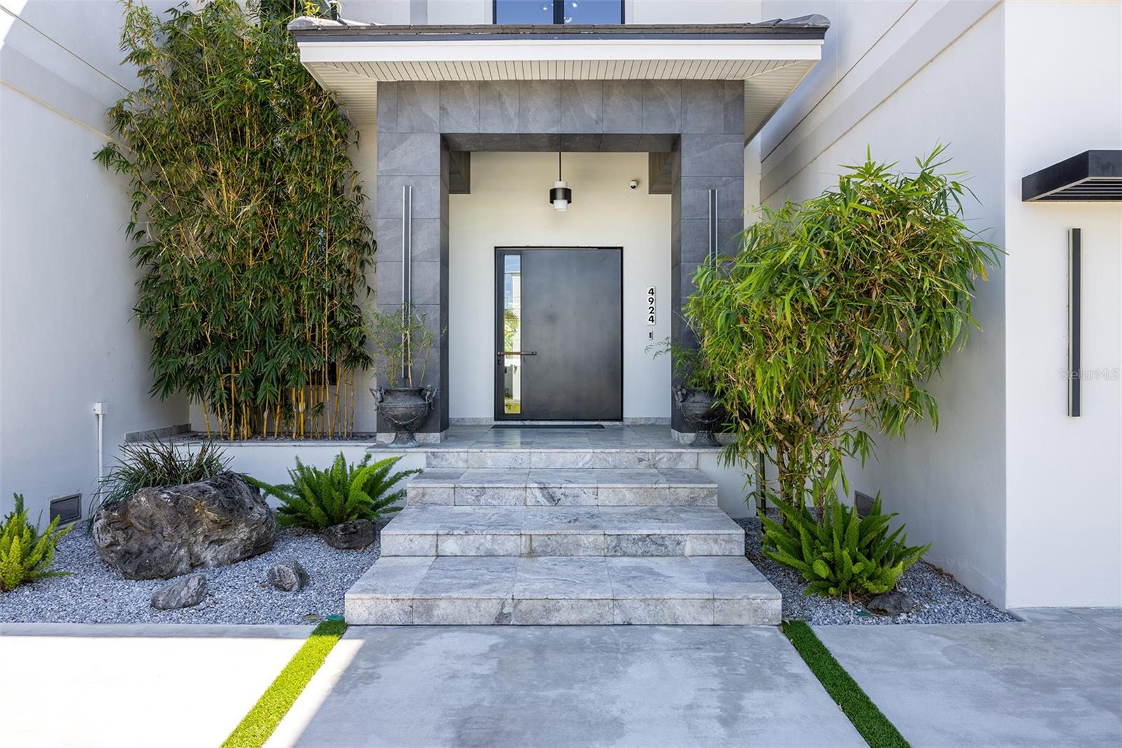 TB8447640 Property Photo