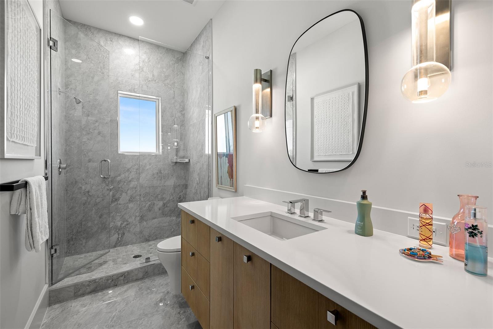 TB8447640 Property Photo