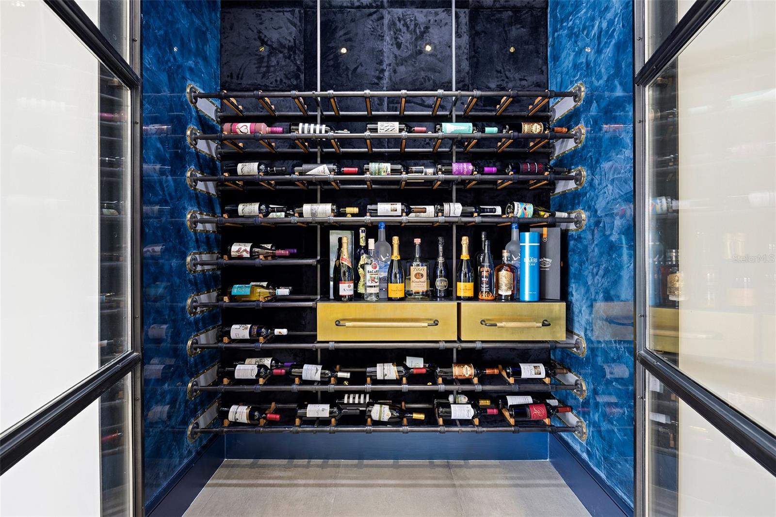 TB8447640 Property Photo