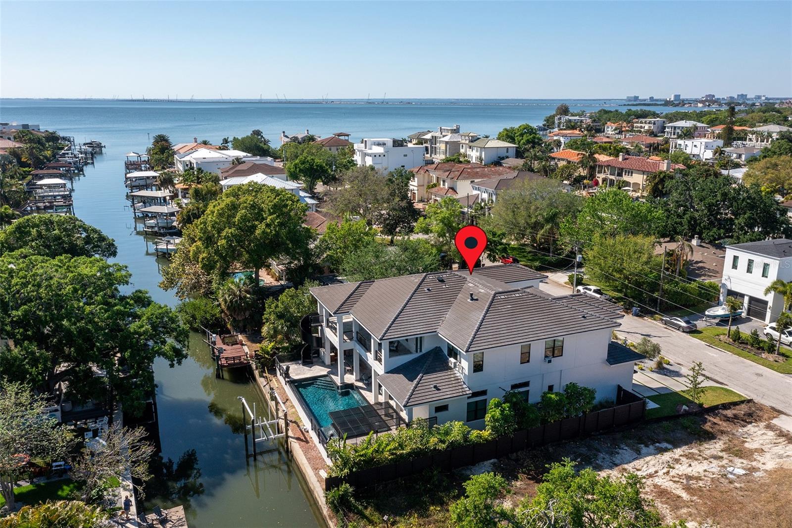 TB8447640 Property Photo