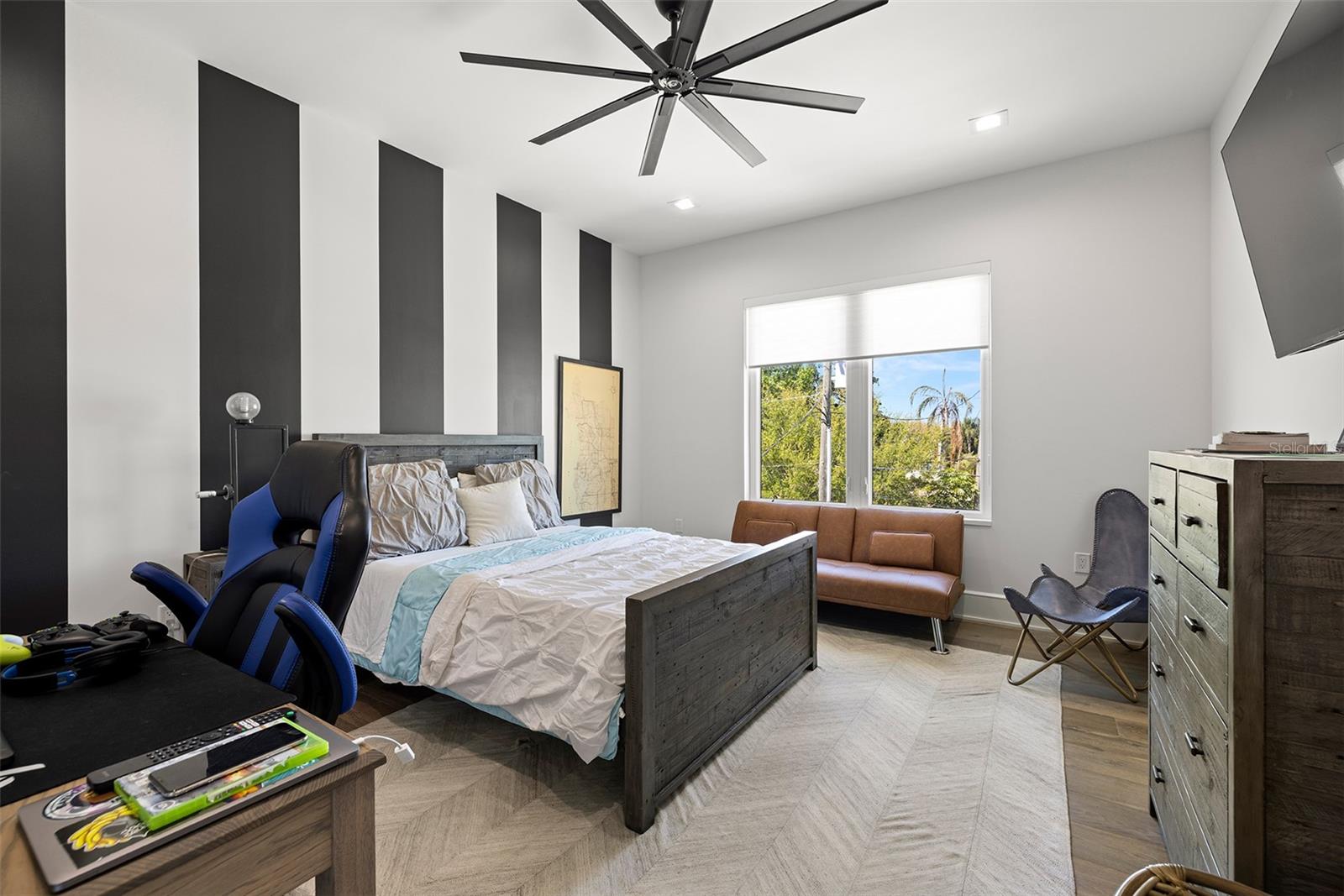 TB8447640 Property Photo