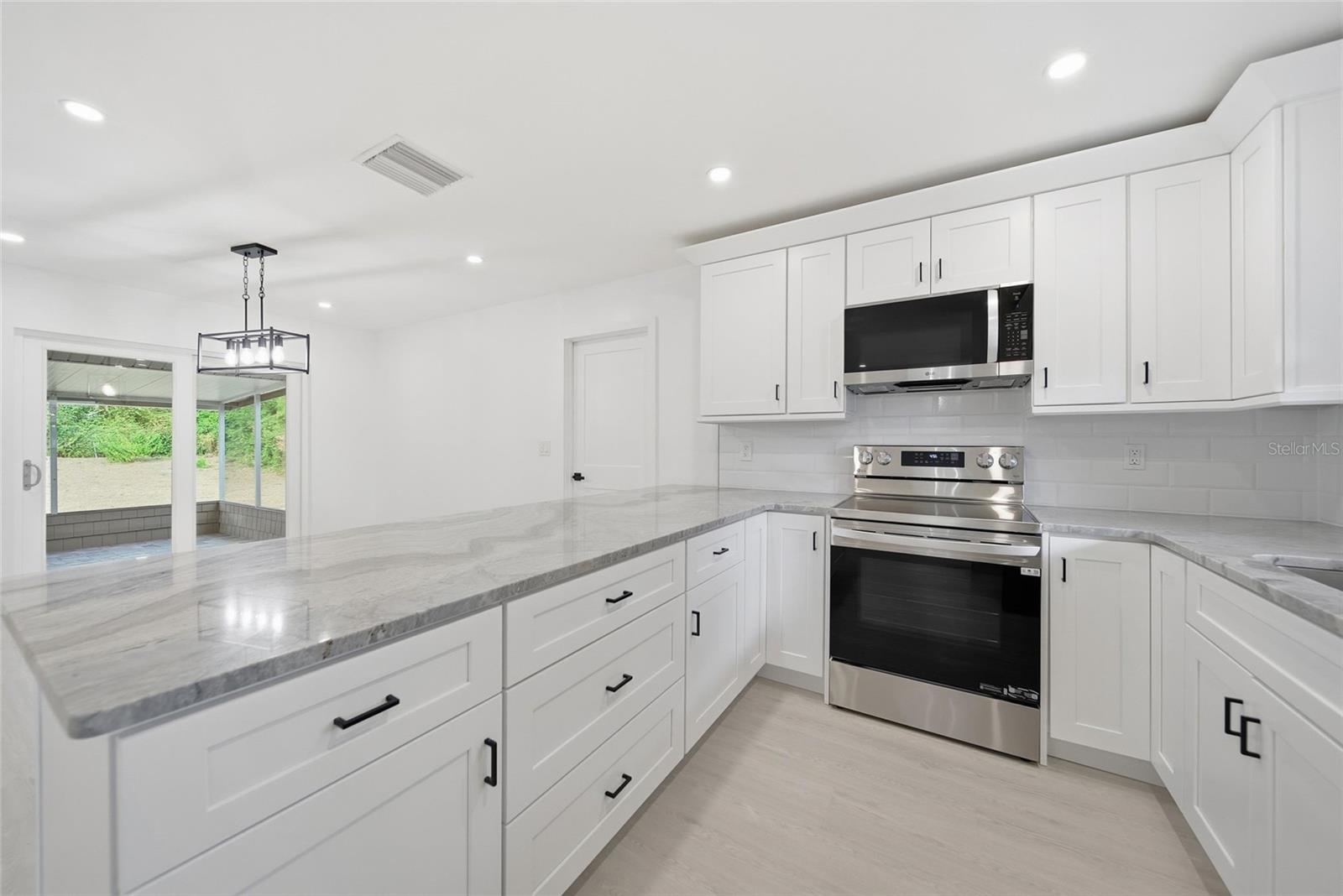 8433 101ST AVE, SEMINOLE, FL, 33777