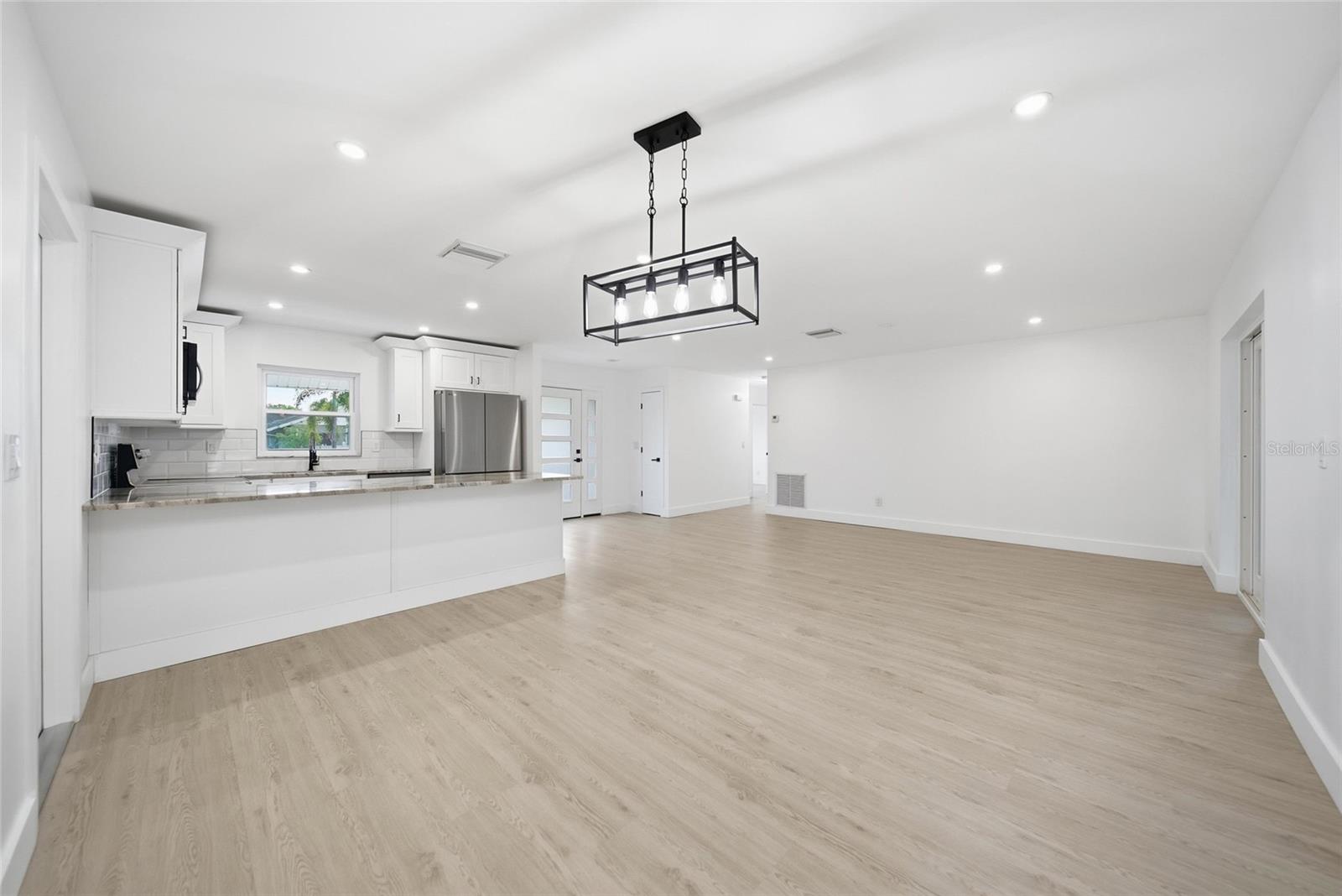 8433 101ST AVE, SEMINOLE, FL, 33777