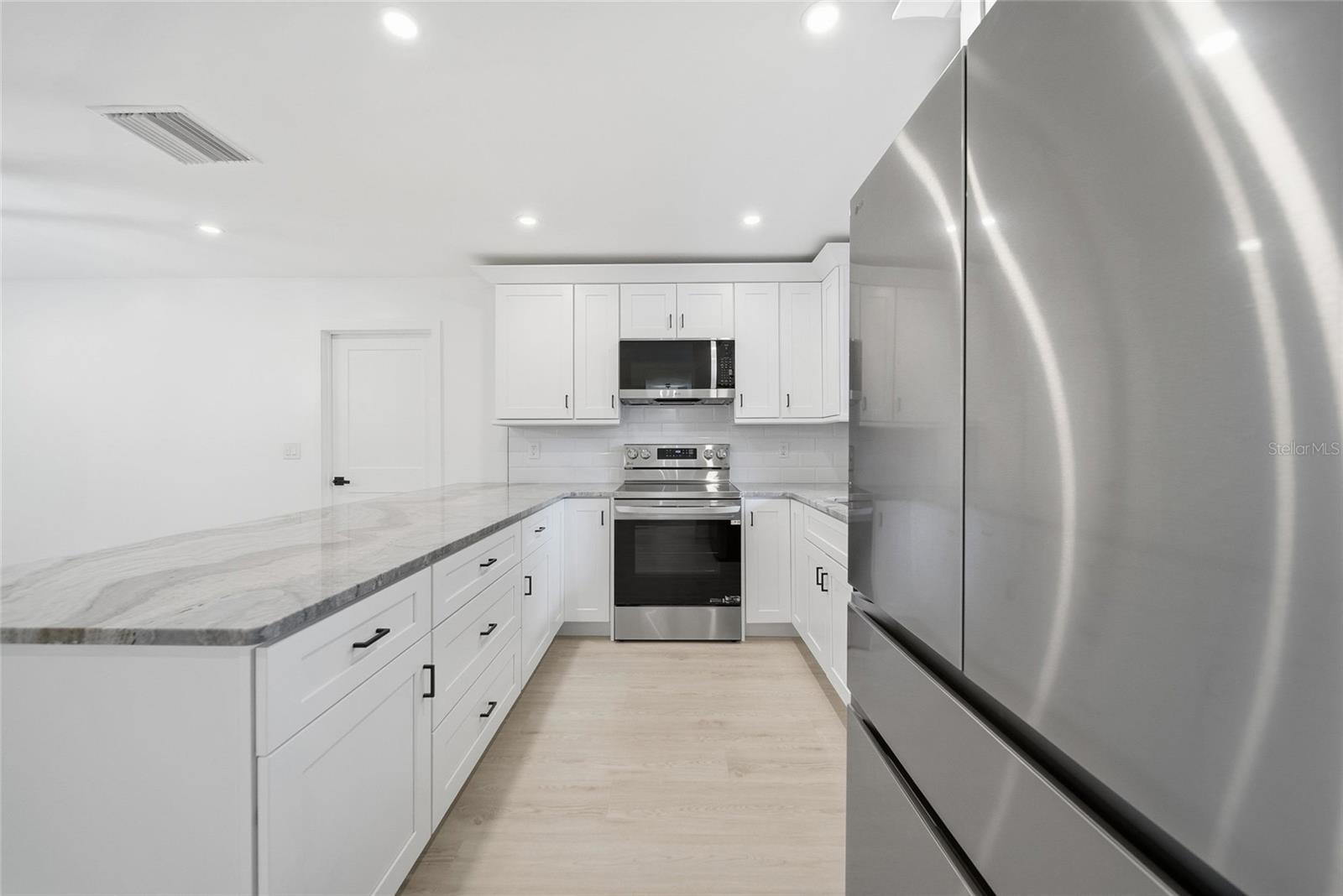 8433 101ST AVE, SEMINOLE, FL, 33777