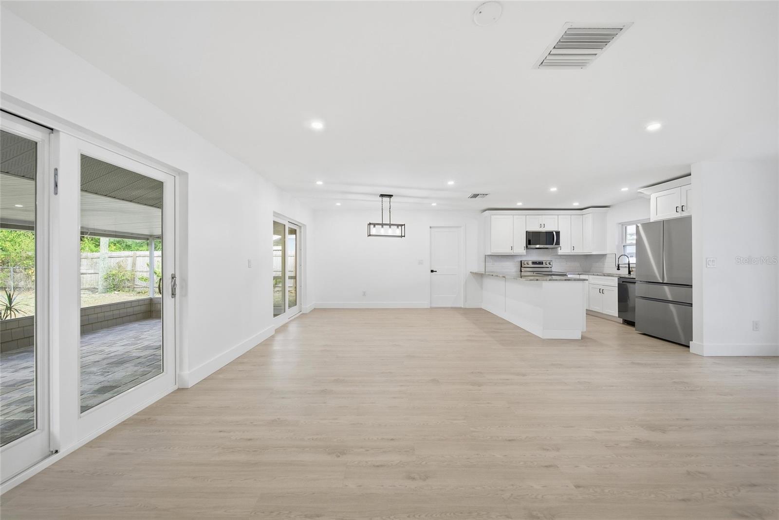 8433 101ST AVE, SEMINOLE, FL, 33777