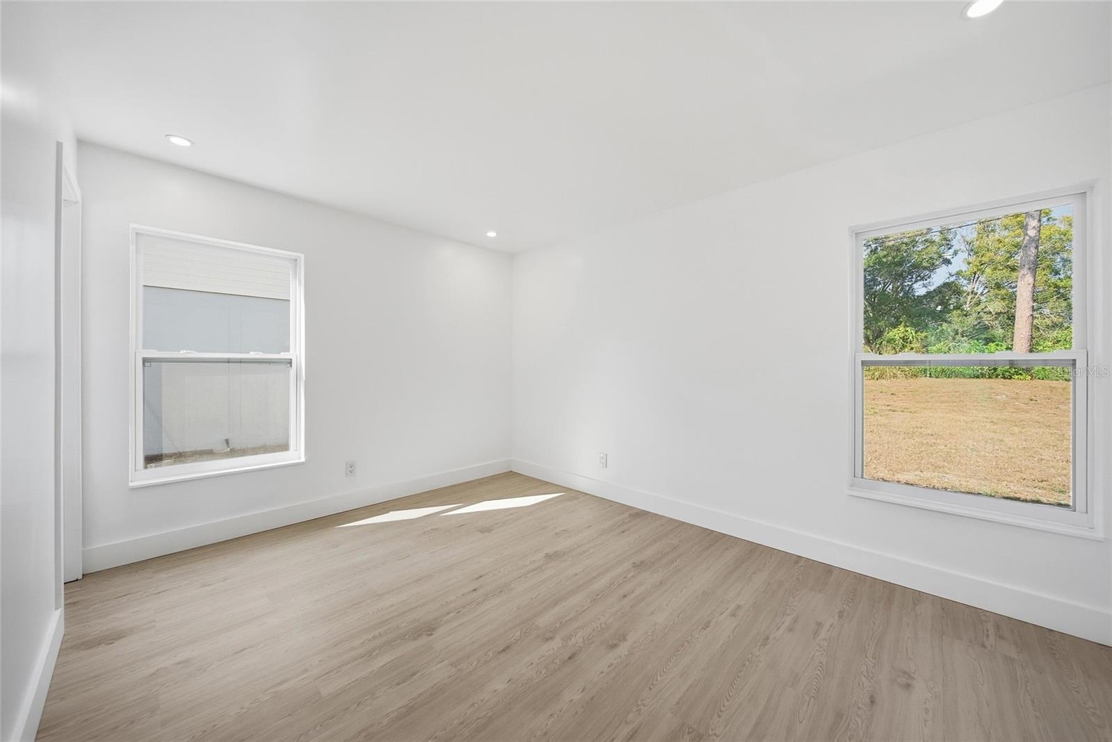 8433 101ST AVE, SEMINOLE, FL, 33777