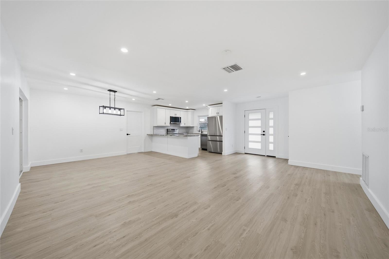 8433 101ST AVE, SEMINOLE, FL, 33777