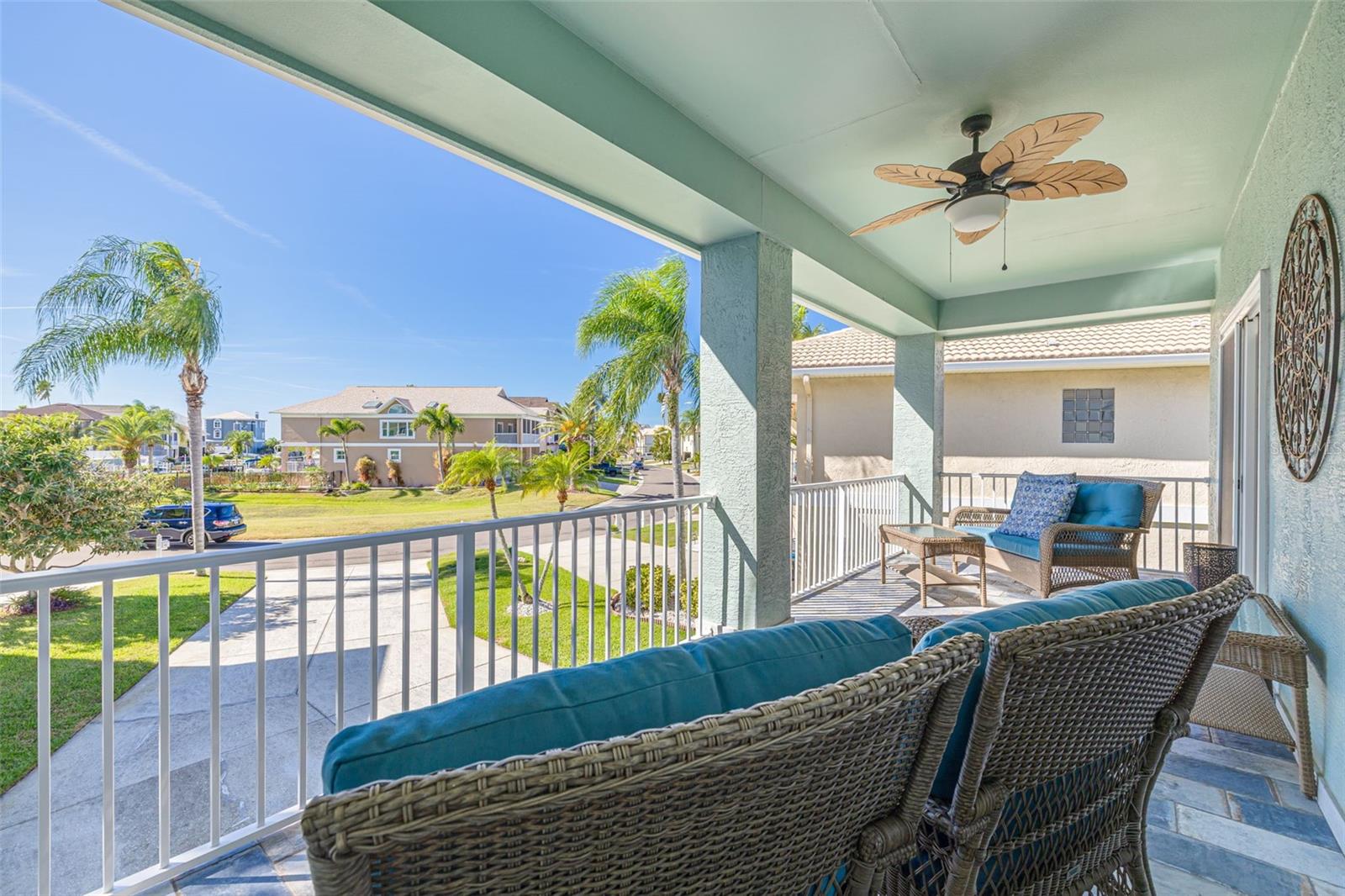 balcony for beds 2 and 3