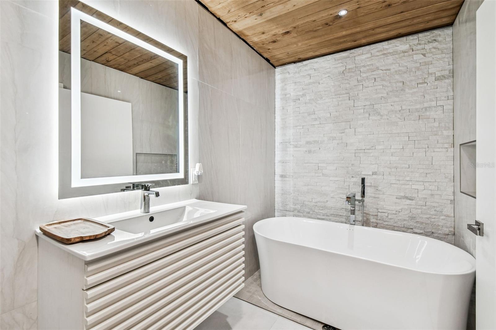 7204 BRANCHWOOD CT, TAMPA, FL, 33615