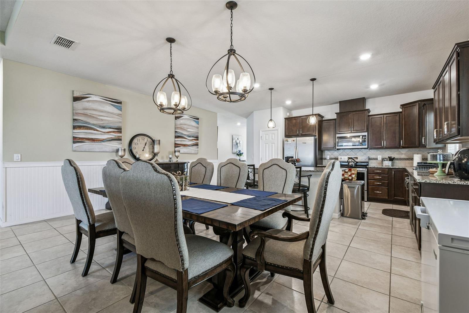 Spacious enought to fit a large dining table