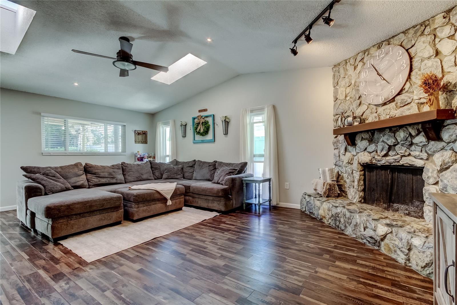 10608 OAKHAVEN DR, PINELLAS PARK, FL, 33782