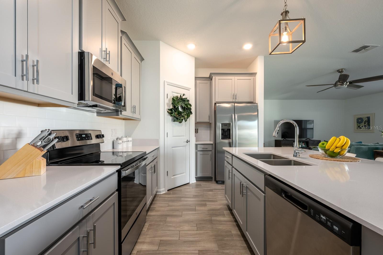 6936 DILLY LAKE AVE, GROVELAND, FL, 34736