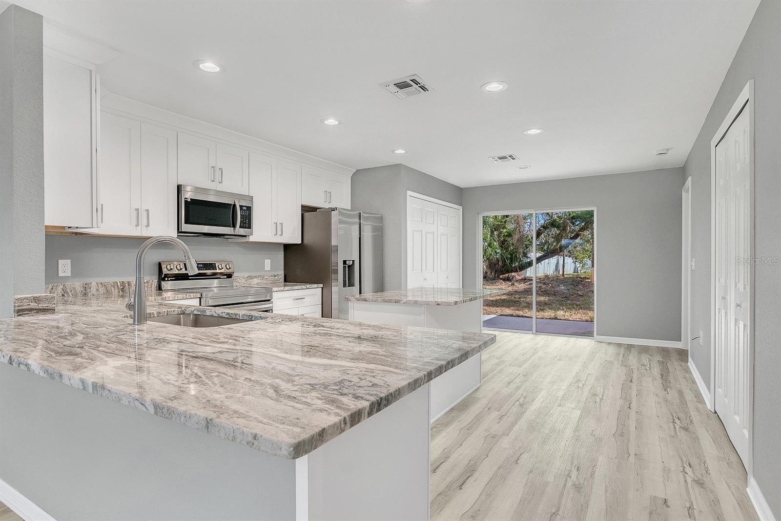 390 3RD AVE SW, MULBERRY, FL, 33860