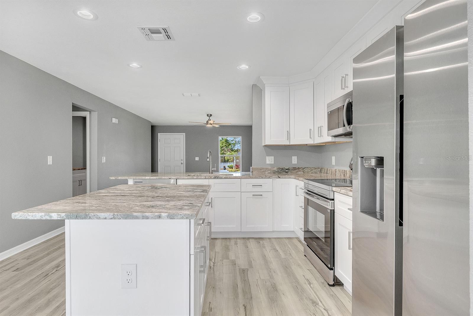 390 3RD AVE SW, MULBERRY, FL, 33860