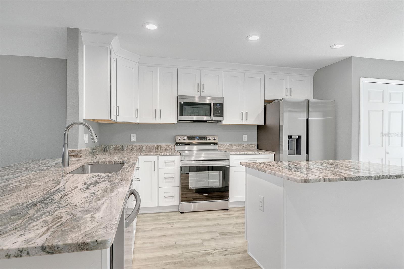 390 3RD AVE SW, MULBERRY, FL, 33860