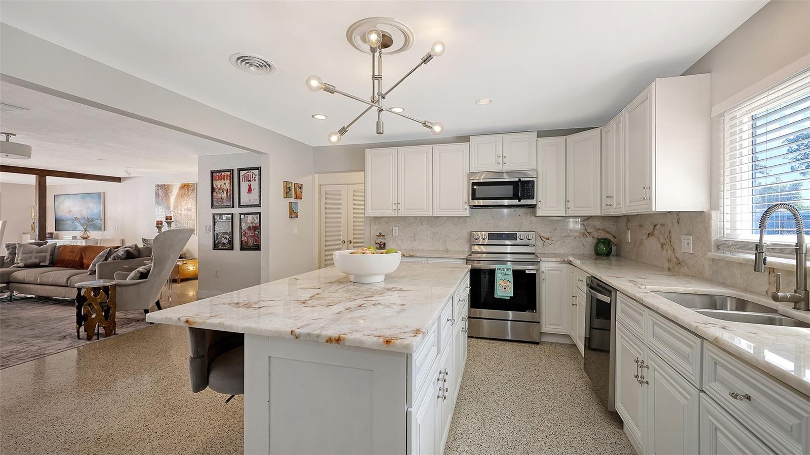 2525 HIBISCUS ST, SARASOTA, FL, 34239