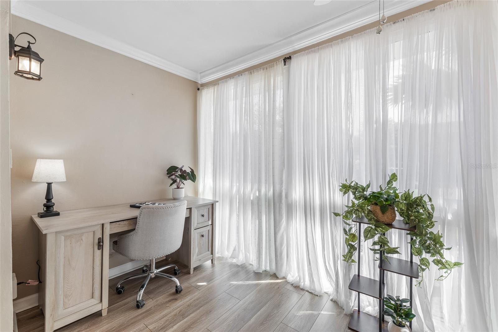 Bonus room/office space