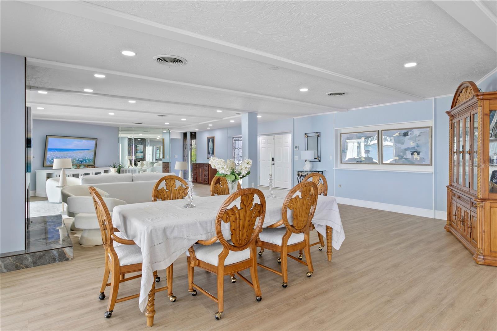 TB8447883 Property Photo