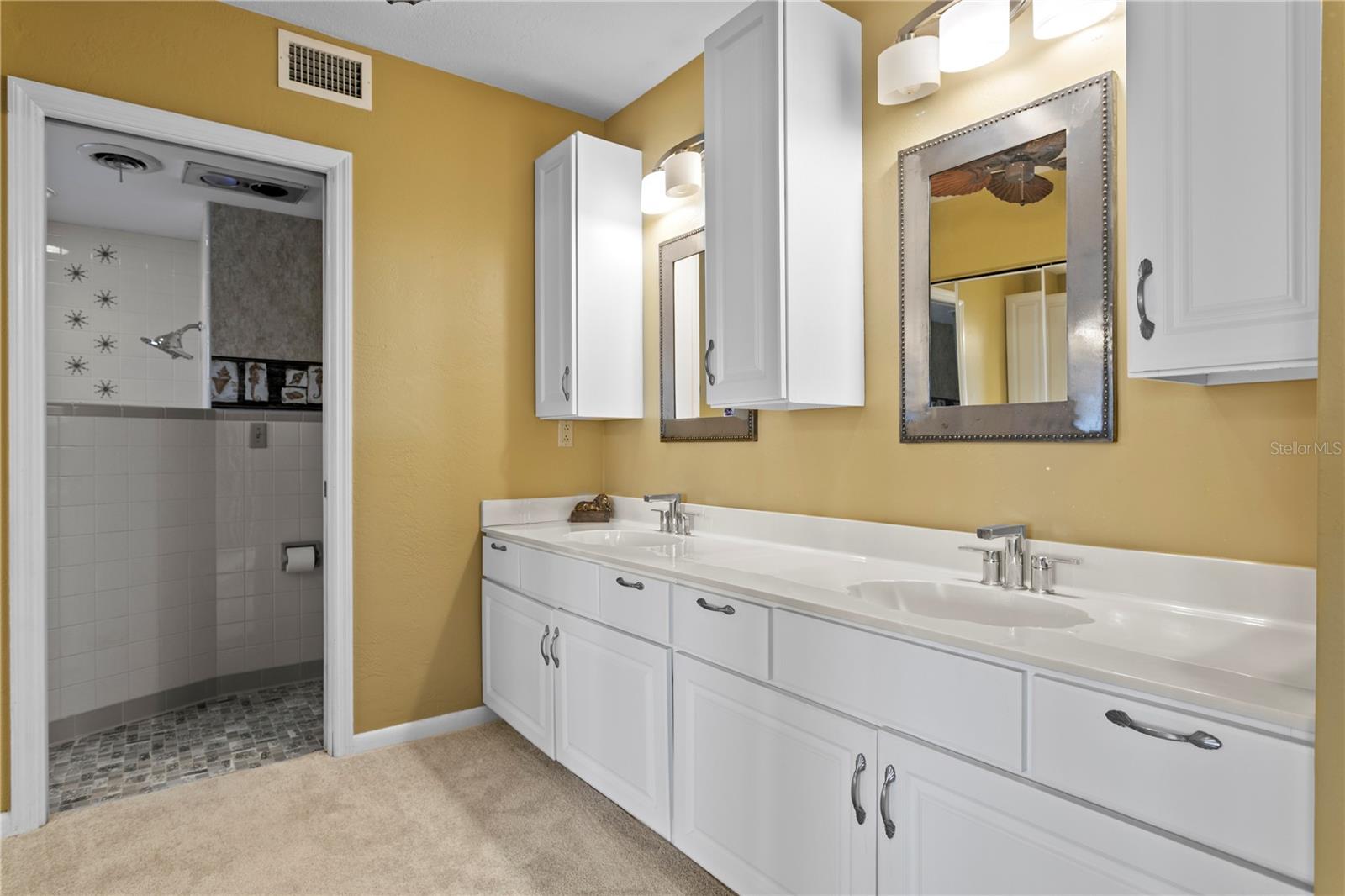 TB8447883 Property Photo