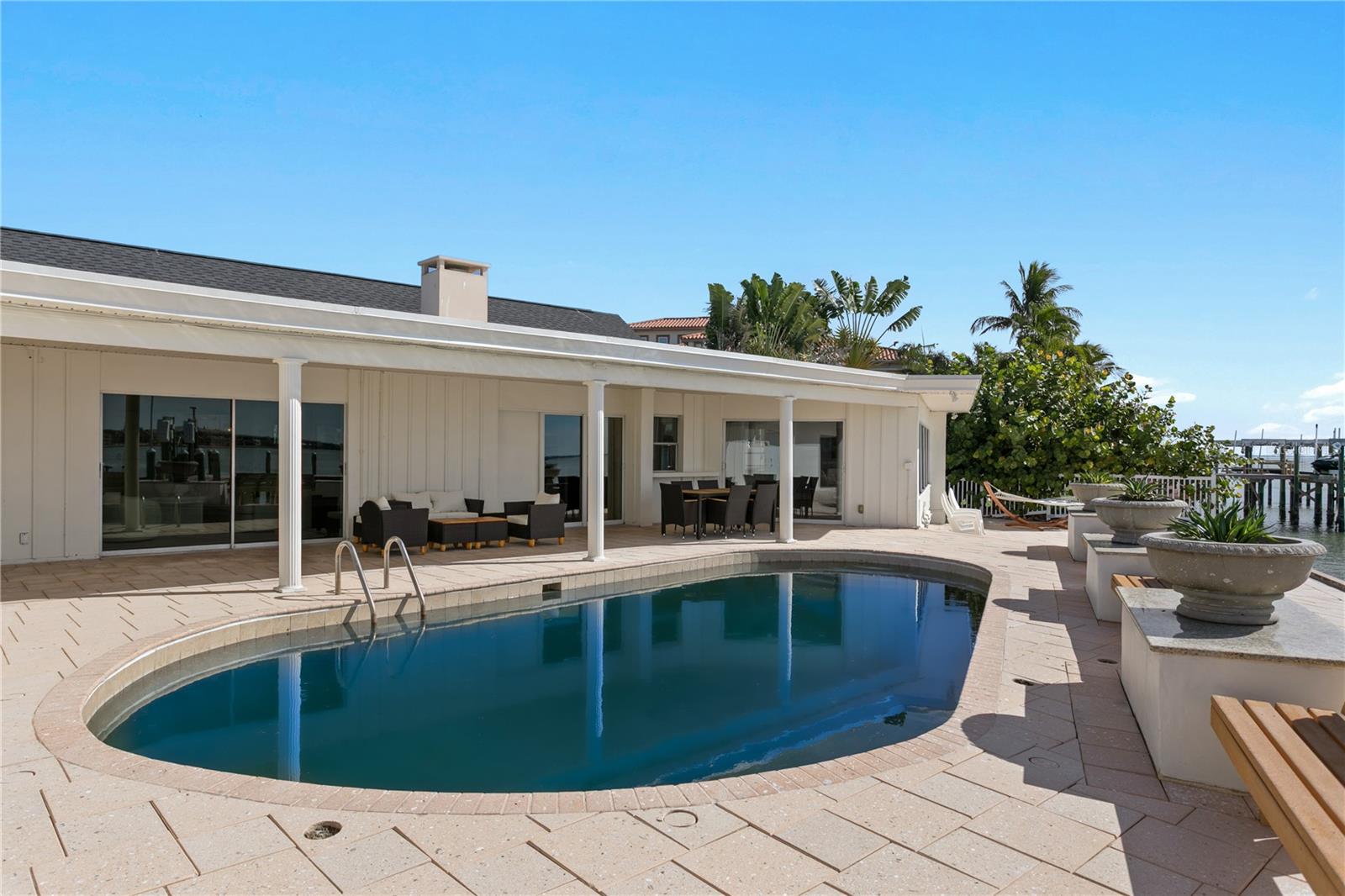 TB8447883 Property Photo