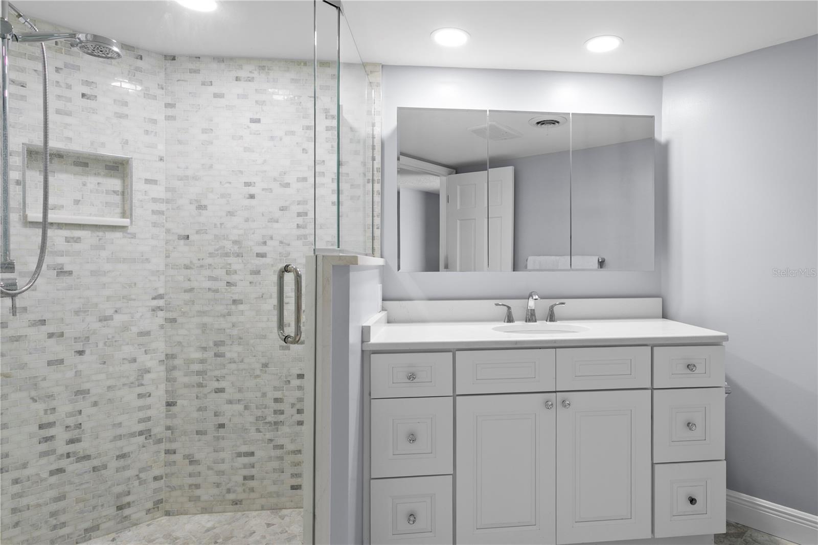 TB8447883 Property Photo