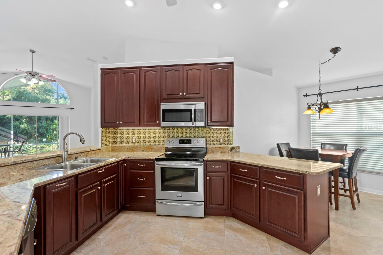 29321 YARROW DR, WESLEY CHAPEL, FL, 33543