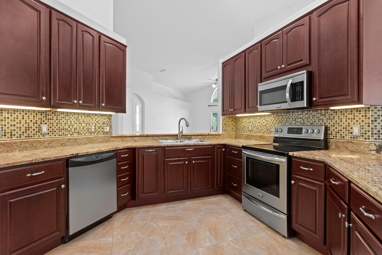 29321 YARROW DR, WESLEY CHAPEL, FL, 33543