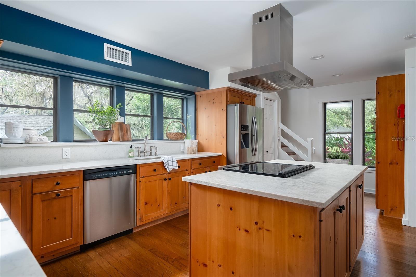 8303 N RIVER OAKS CT, TAMPA, FL, 33617