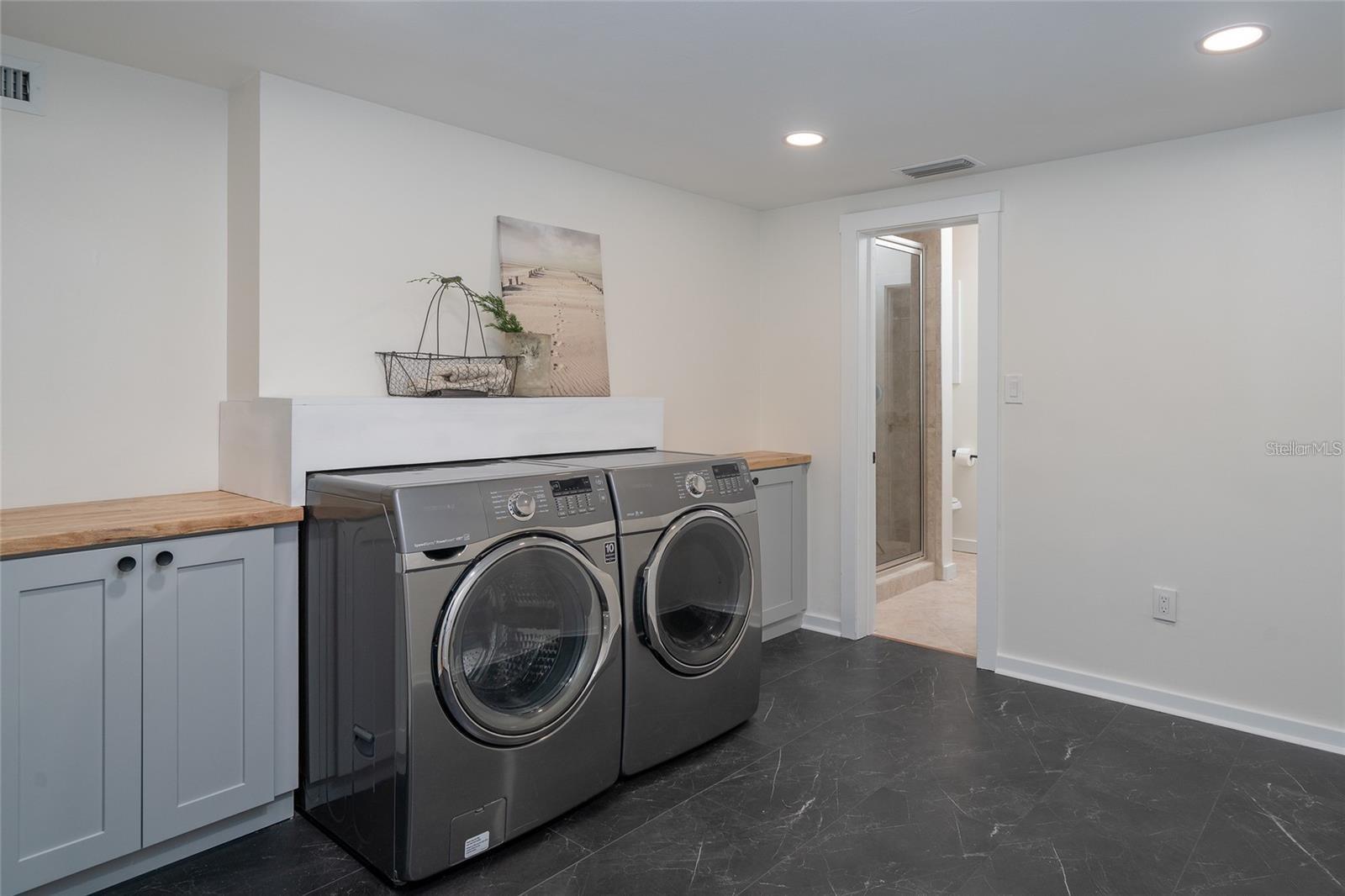 8303 N RIVER OAKS CT, TAMPA, FL, 33617