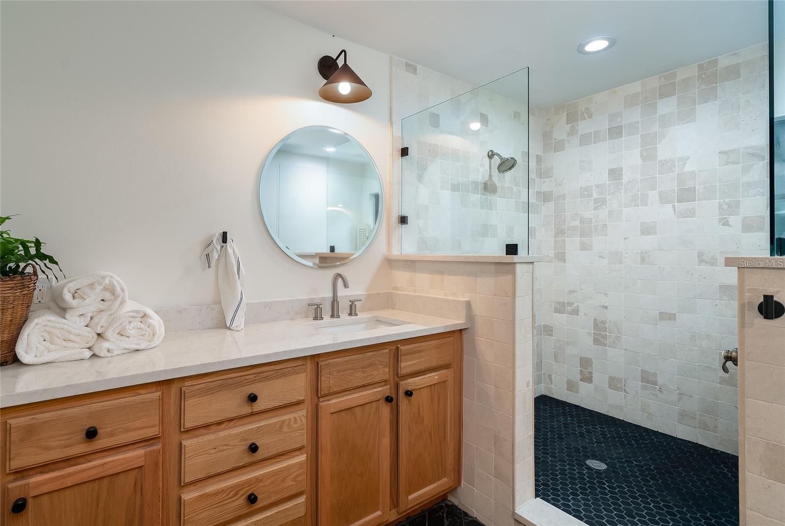 8303 N RIVER OAKS CT, TAMPA, FL, 33617