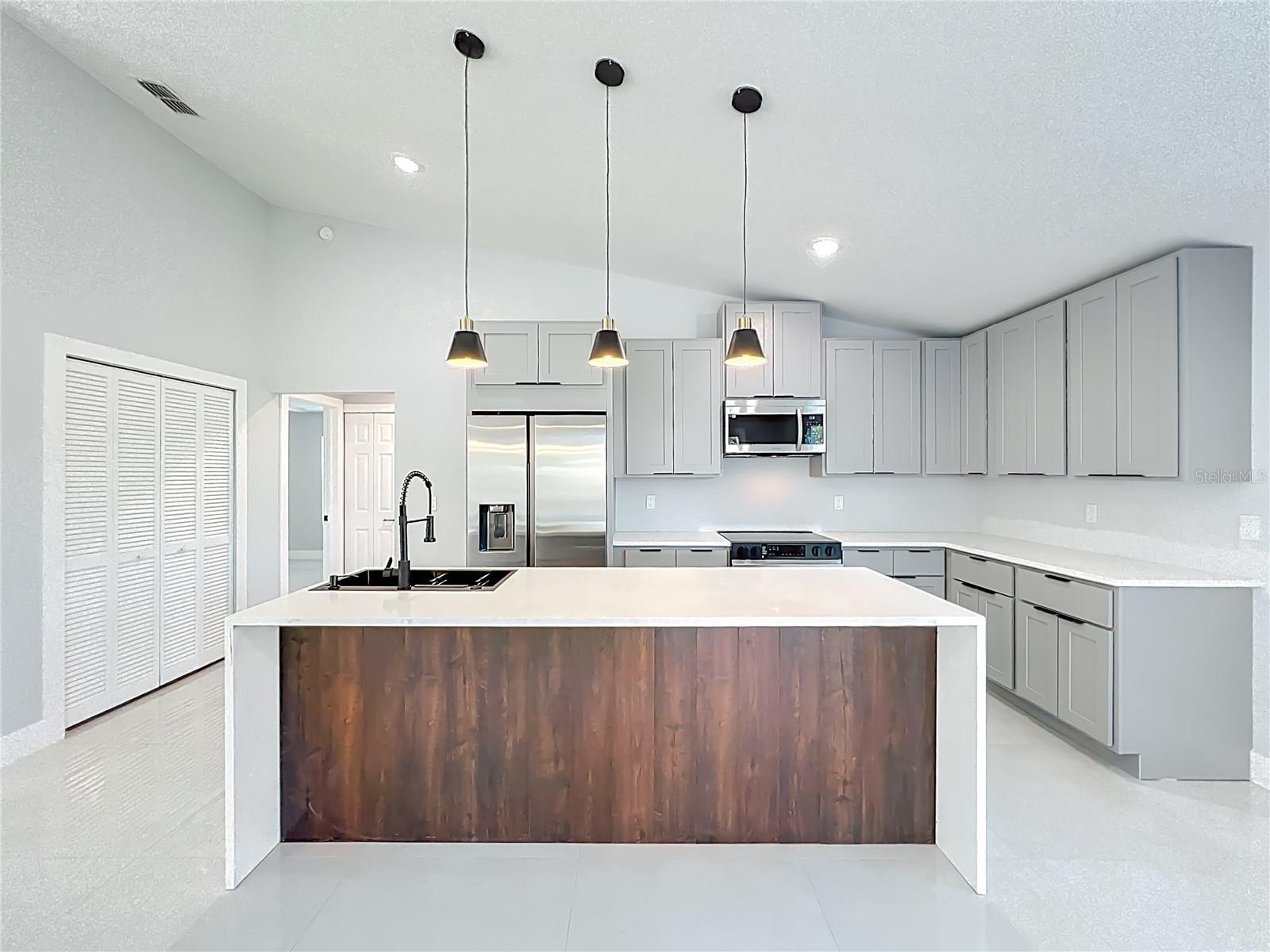 1911 ACADEMY ST NE, PALM BAY, FL, 32905