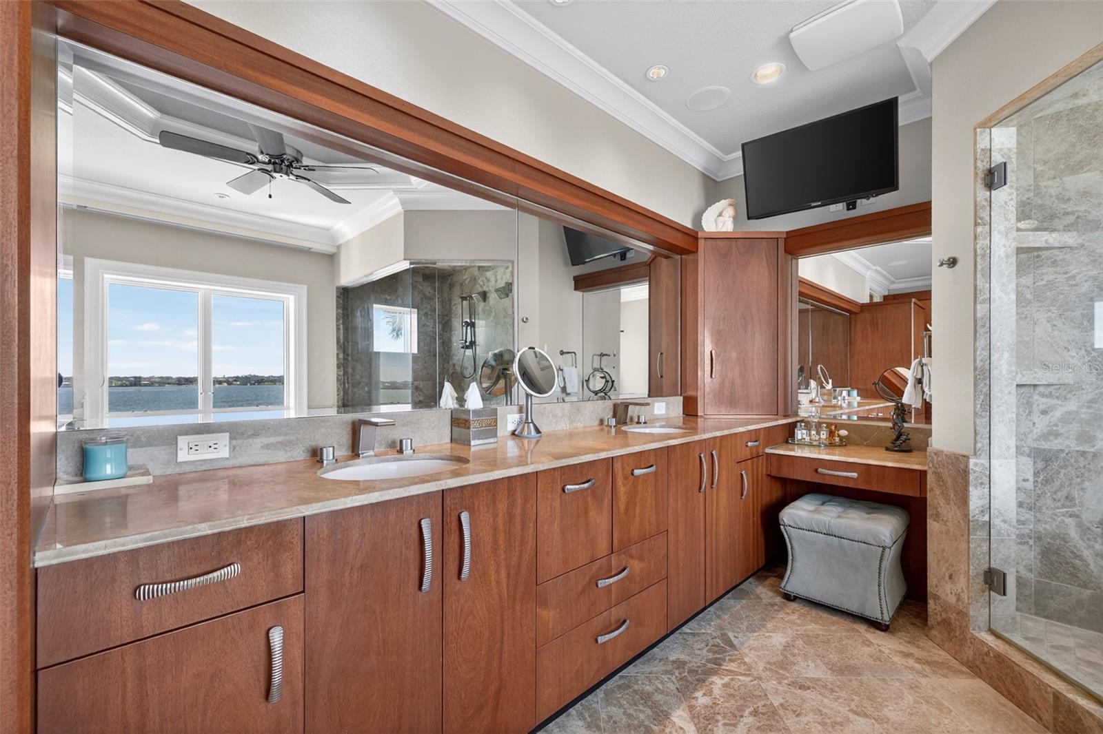 TB8448007 Property Photo