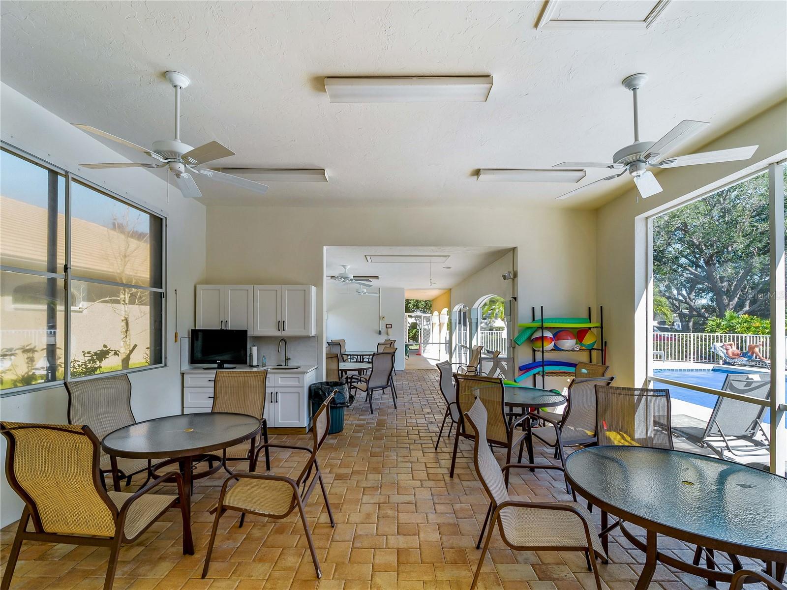 8419 WHISPERING WOODS CT, LAKEWOOD RANCH, FL, 34202