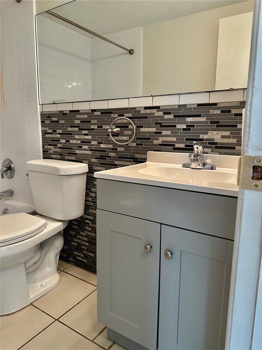 W7880728 Property Photo