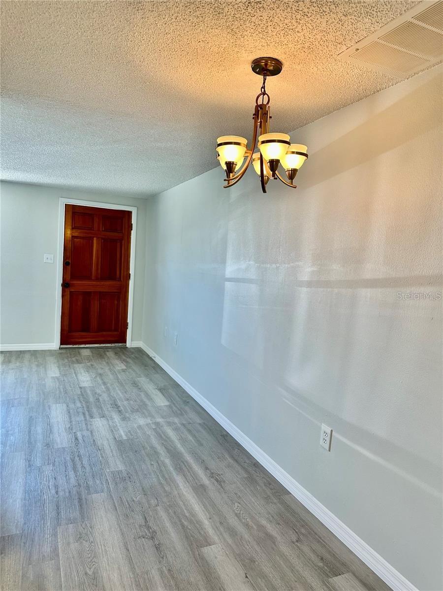 W7880728 Property Photo