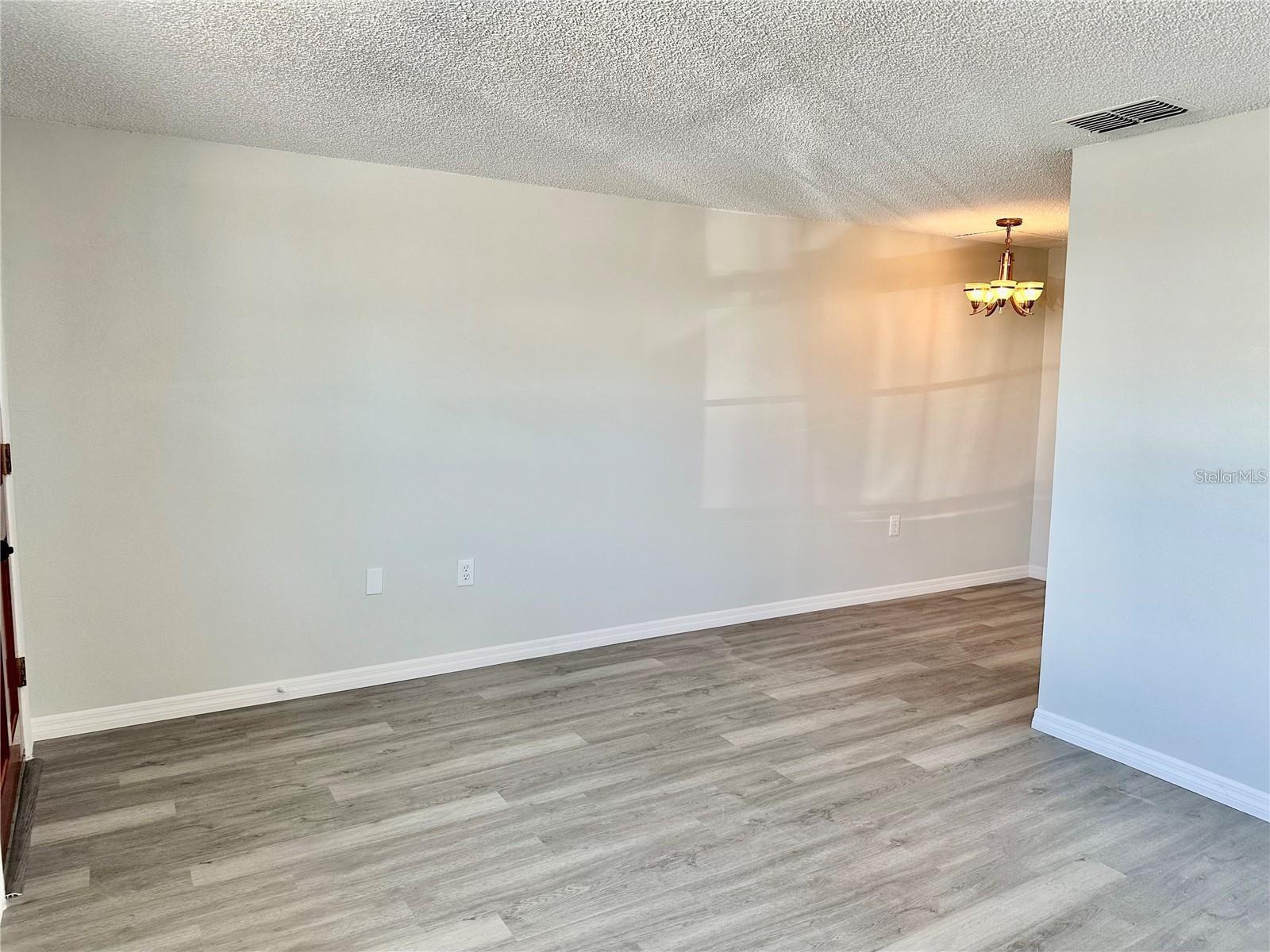 W7880728 Property Photo