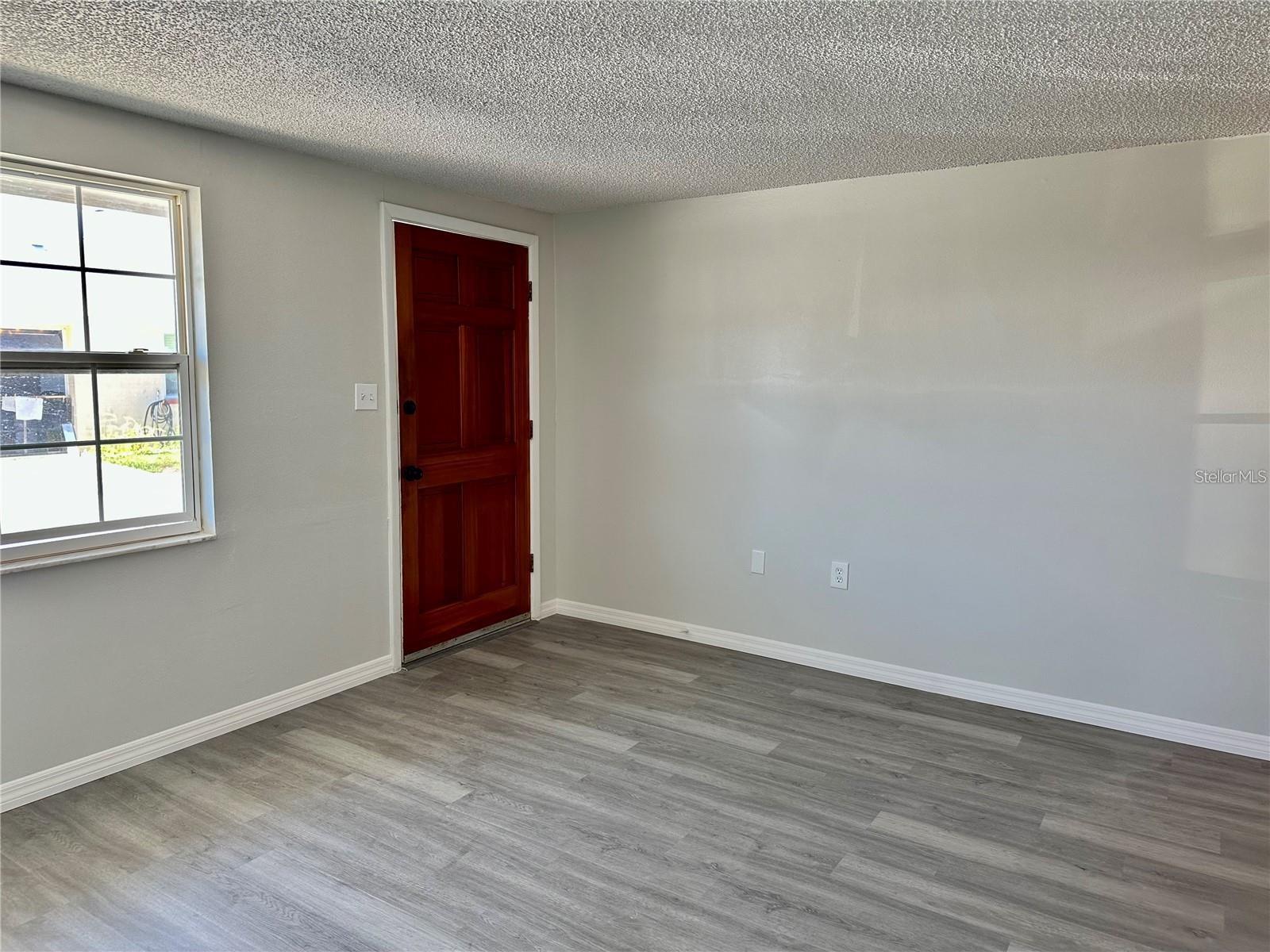 W7880728 Property Photo