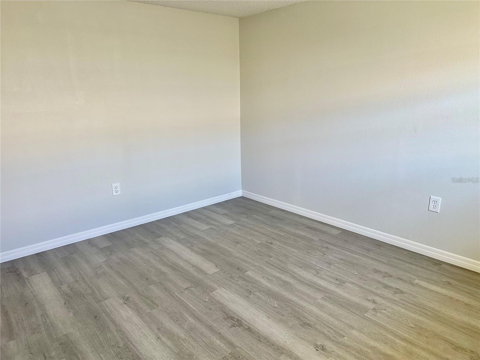 W7880728 Property Photo