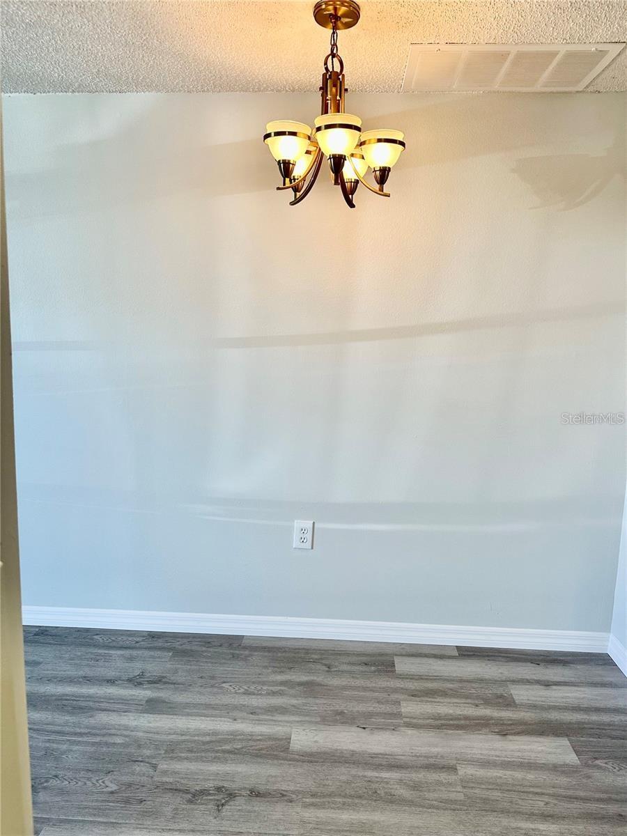 W7880728 Property Photo