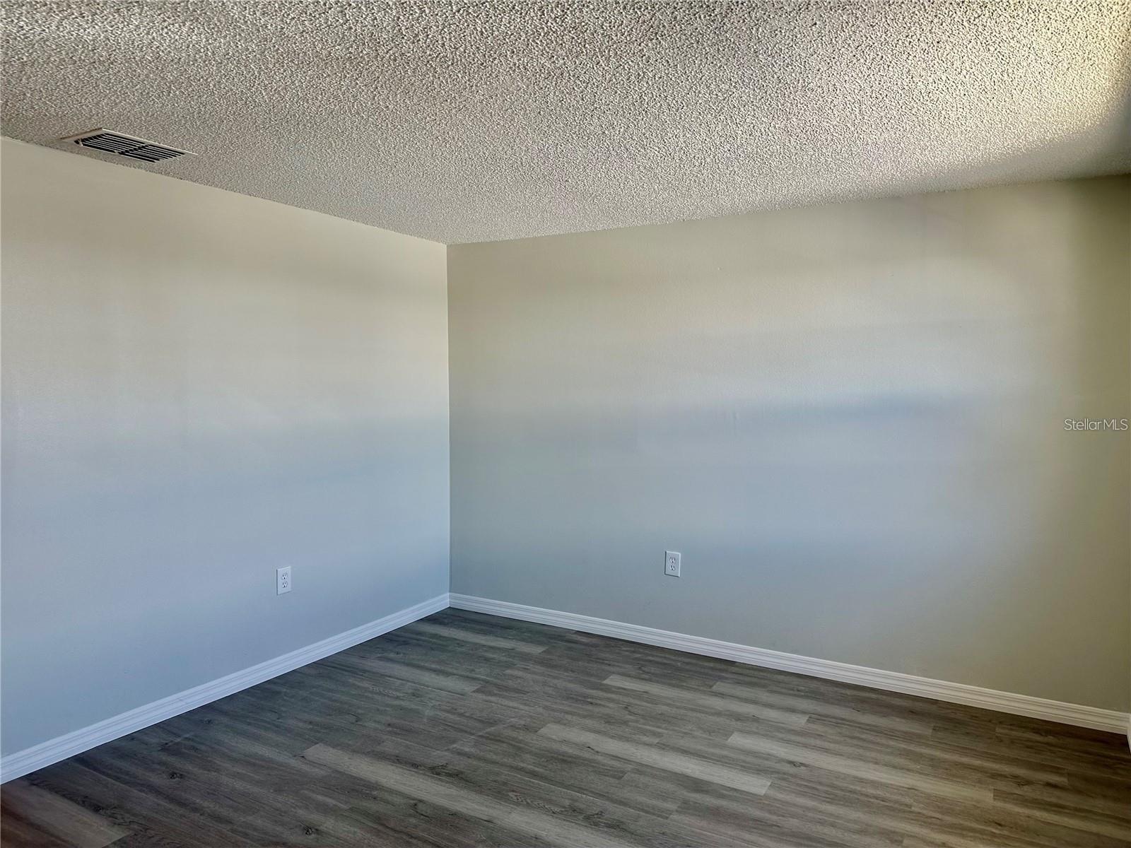 W7880728 Property Photo