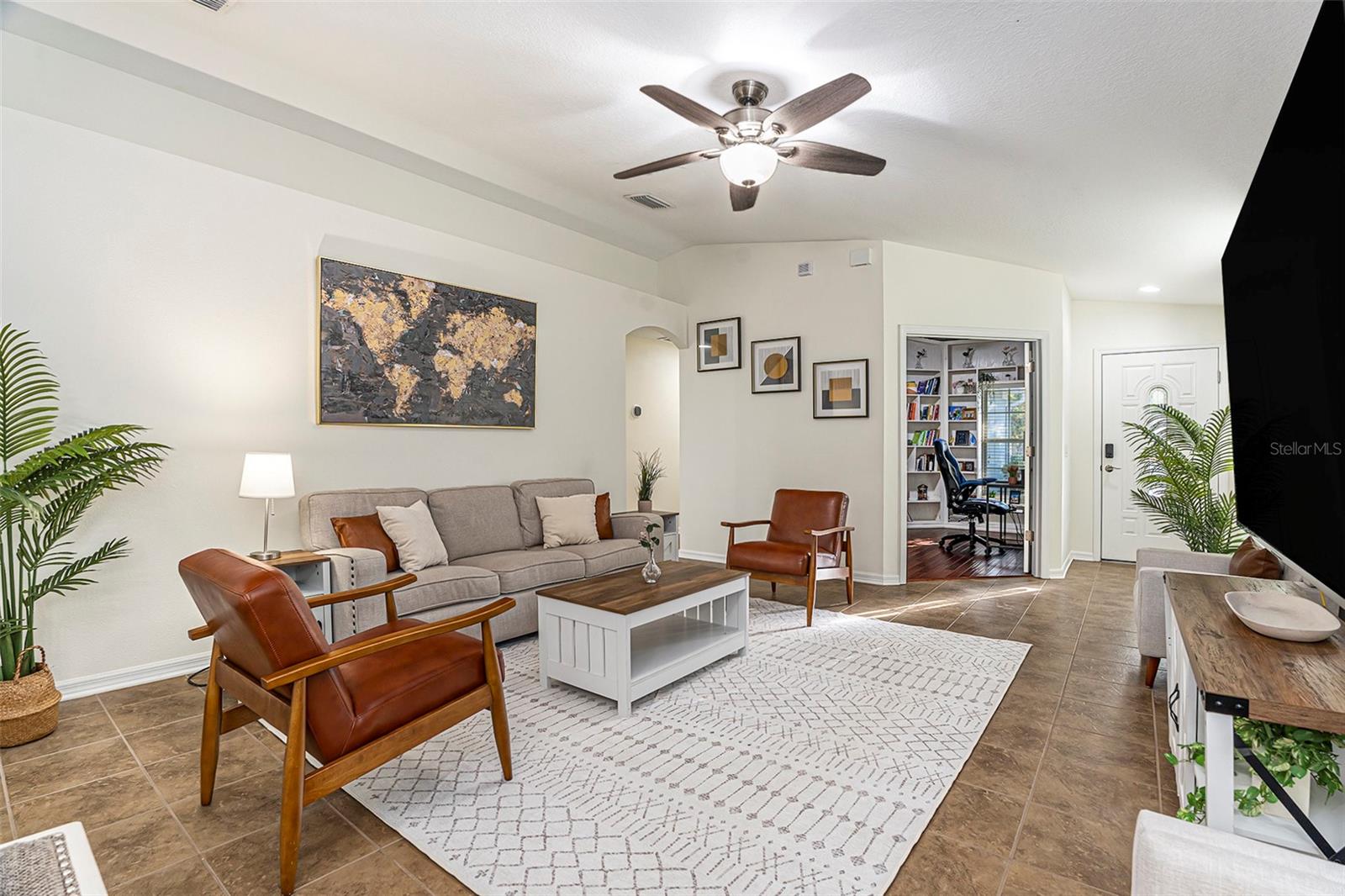 Soaring ceilings throughout!