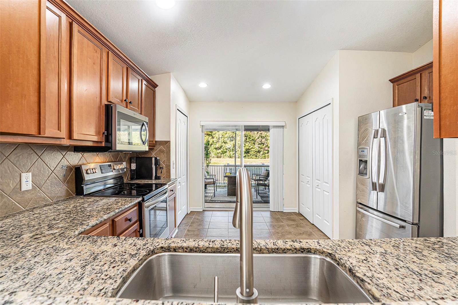 Cool pass through from kitchen to dining!