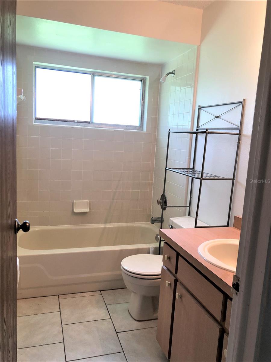 1120 N BRICKELL DR, DELTONA, FL, 32725