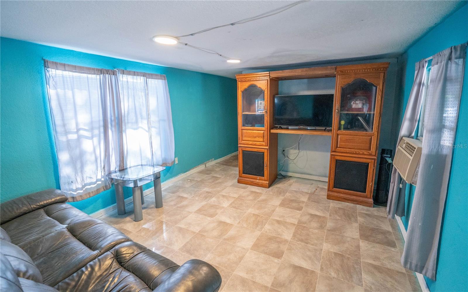 TB8448121 Property Photo