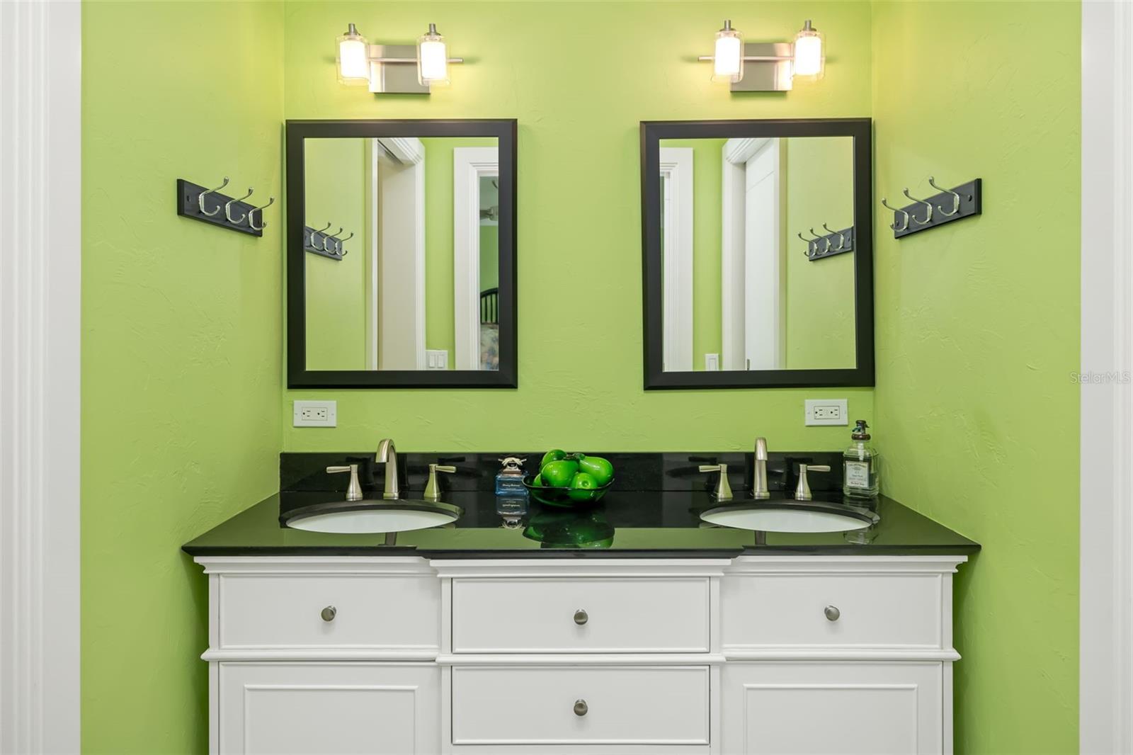 A4672059 Property Photo