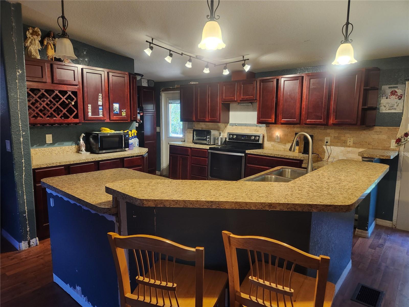 OM713512 Property Photo