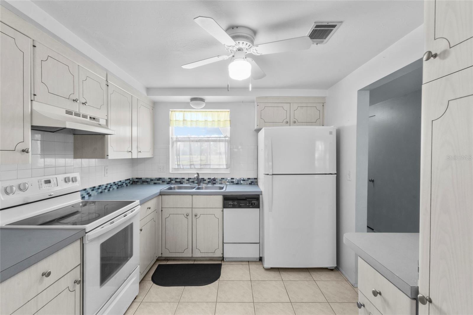 1523 LAKESIDE DR #15, VENICE, FL, 34293